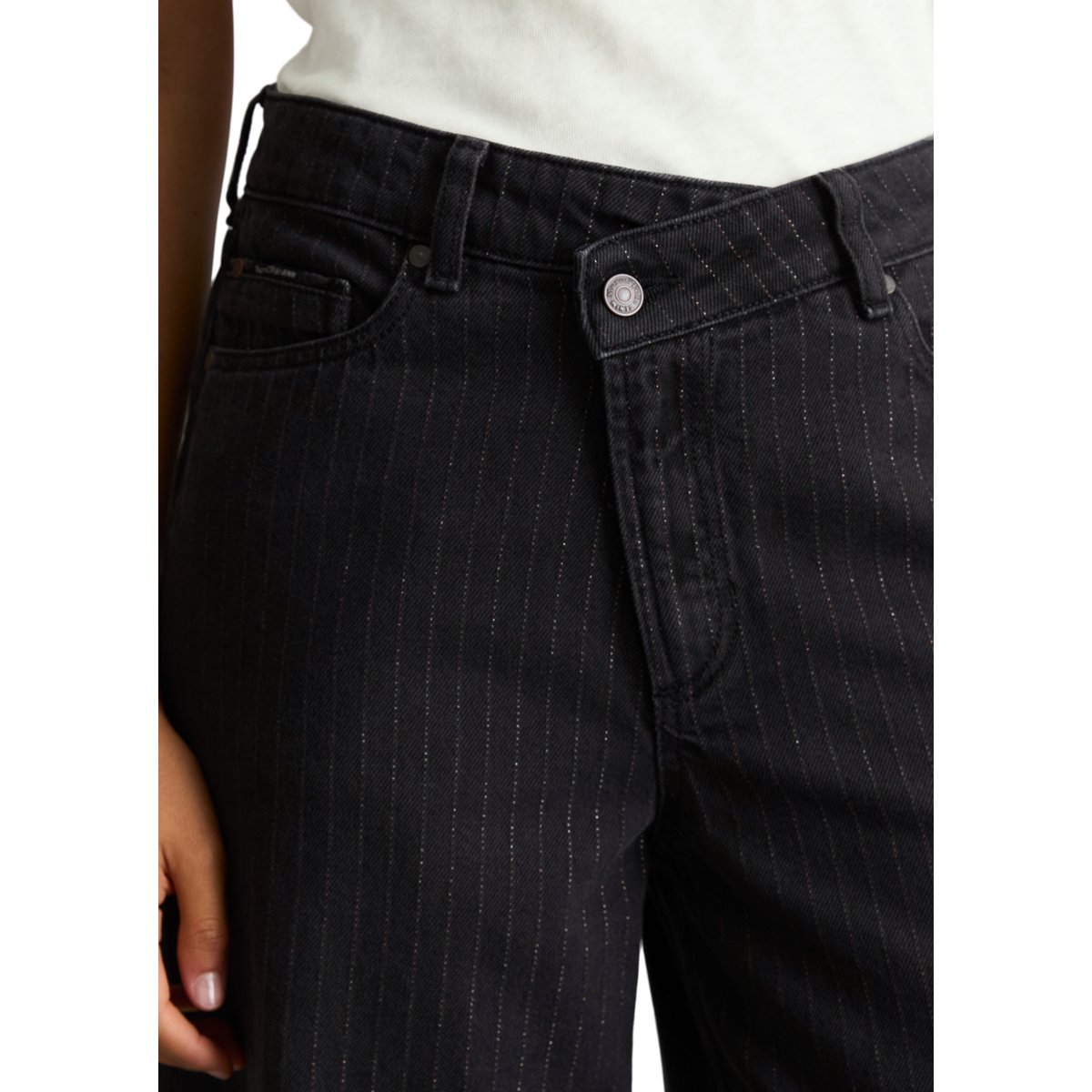 Jean à fines rayures, modèle Anjo wide en coton bio extensible gris, MARC O’POLO DENIM