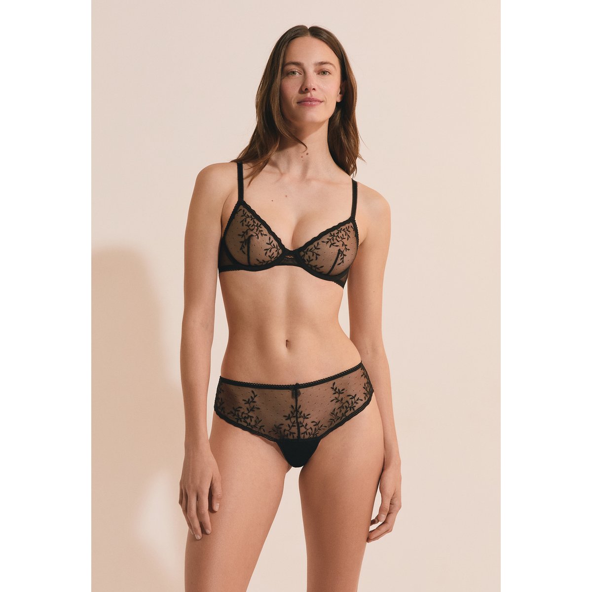 Soutien-gorge sans coques avec broderie AMAZONE noir, ETAM