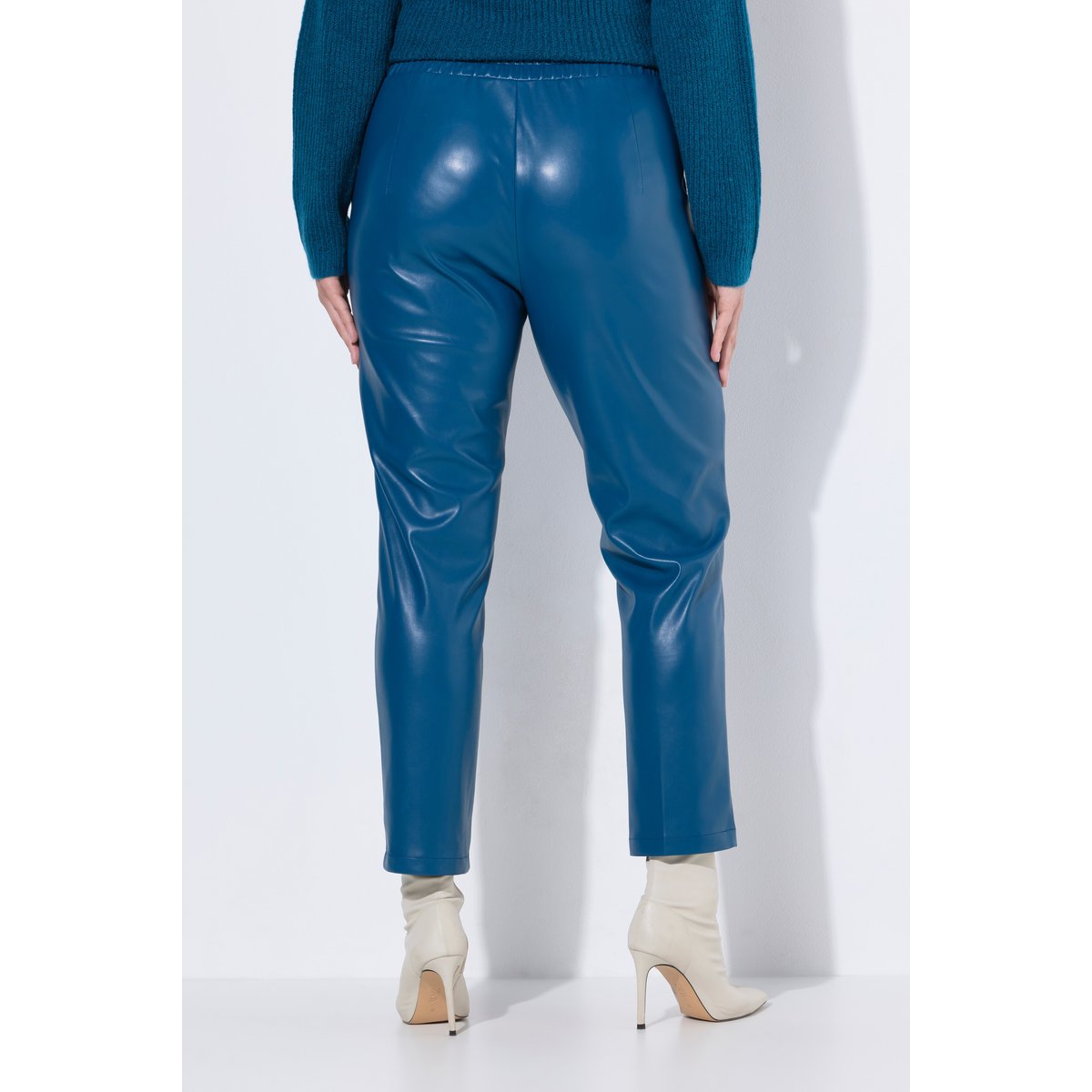 Pantalon 7/8 en similicuir. Passepoils et bleu pétrole, ULLA POPKEN