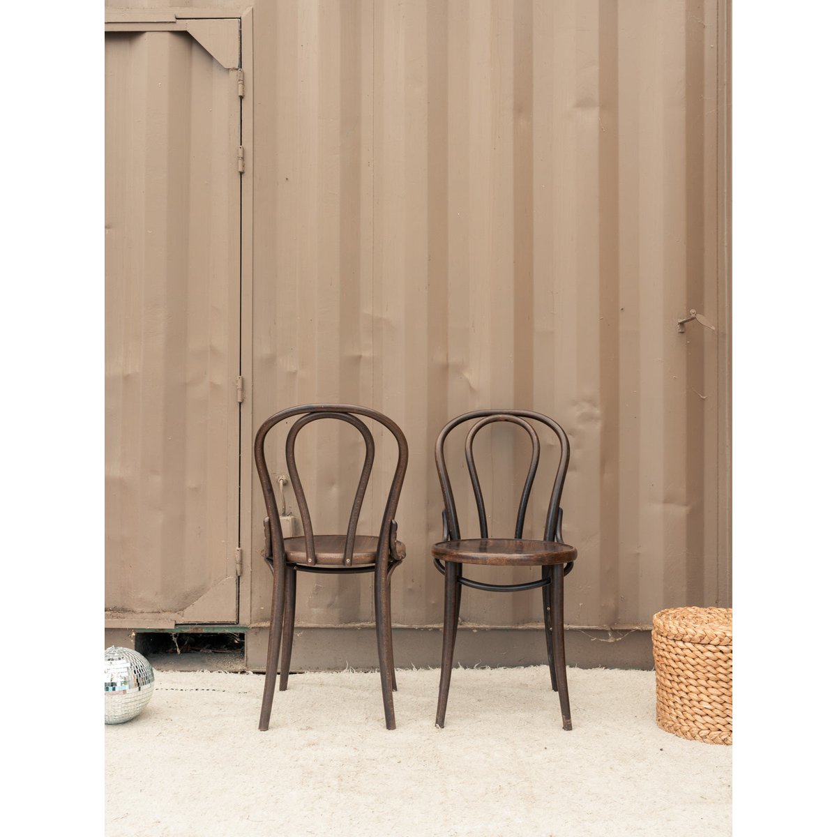 Lot de 3 chaises en bois Claude N°1656 - Bon état bois foncé, DEBONGOUT