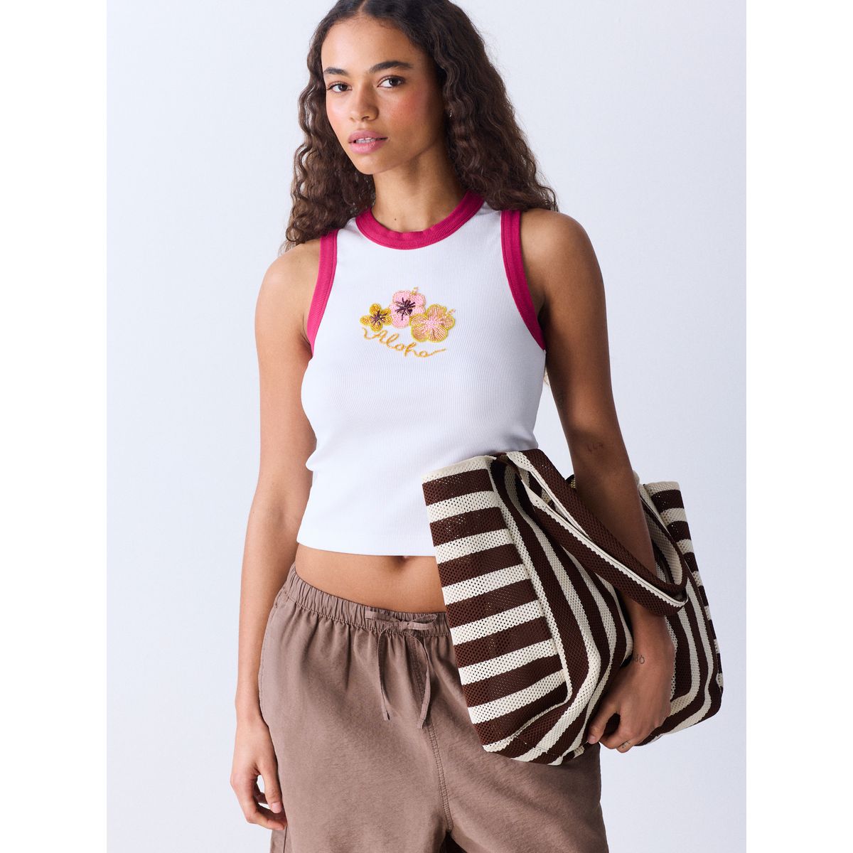 Haut sans manches à motif hibiscus blanc avec des pointes roses, NEXT