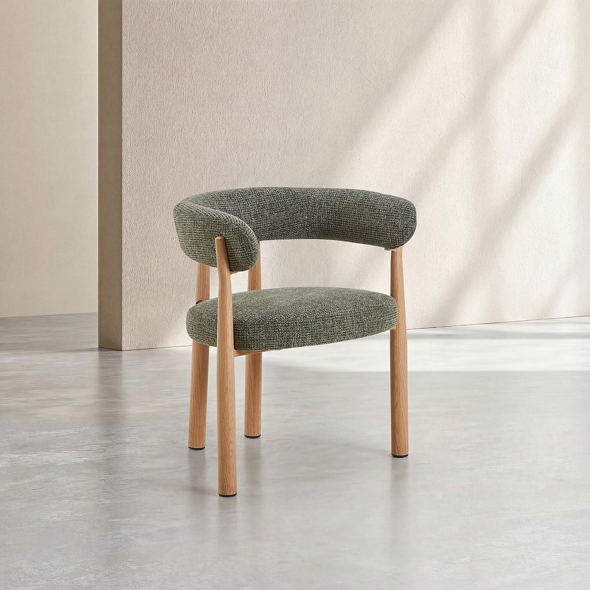 Lot de 2 chaises en tissu et métal finition chêne avec accoudoirs BRYNE vert, HABITAT