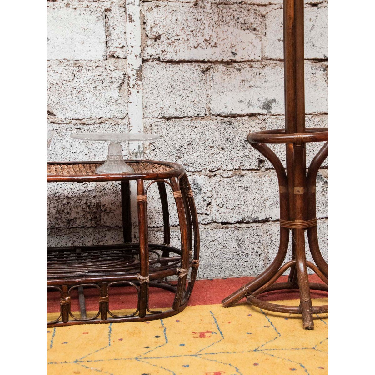 Table basse ovale en rotin Léonie N°519 - Bon état bois foncé, DEBONGOUT