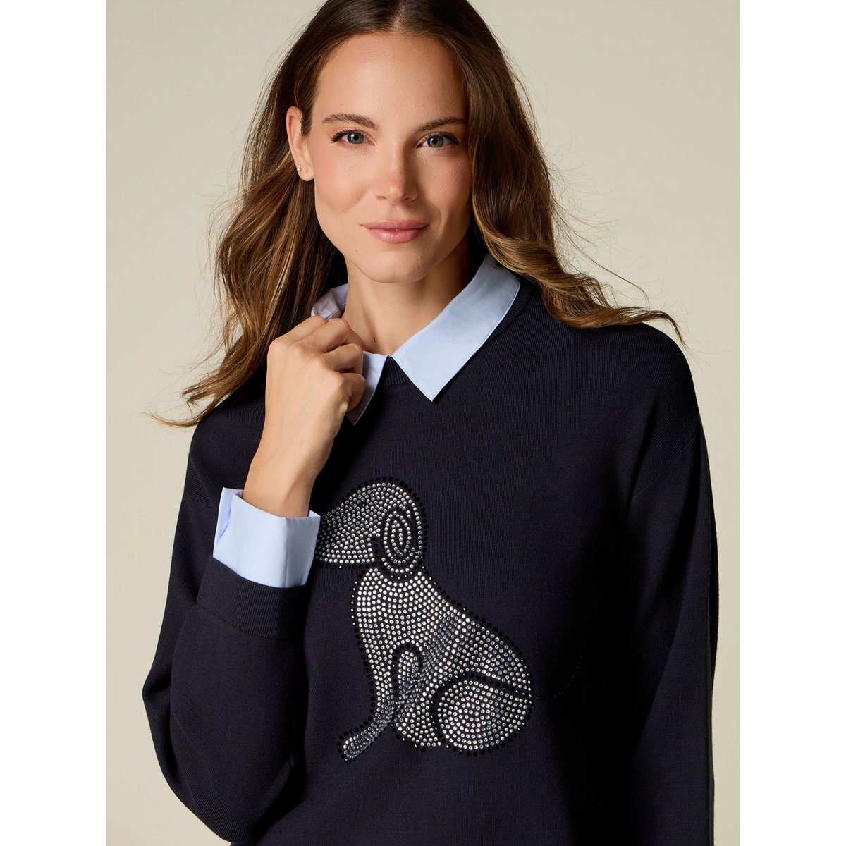 Pull avec détails chemise et cristaux bleu, OLTRE