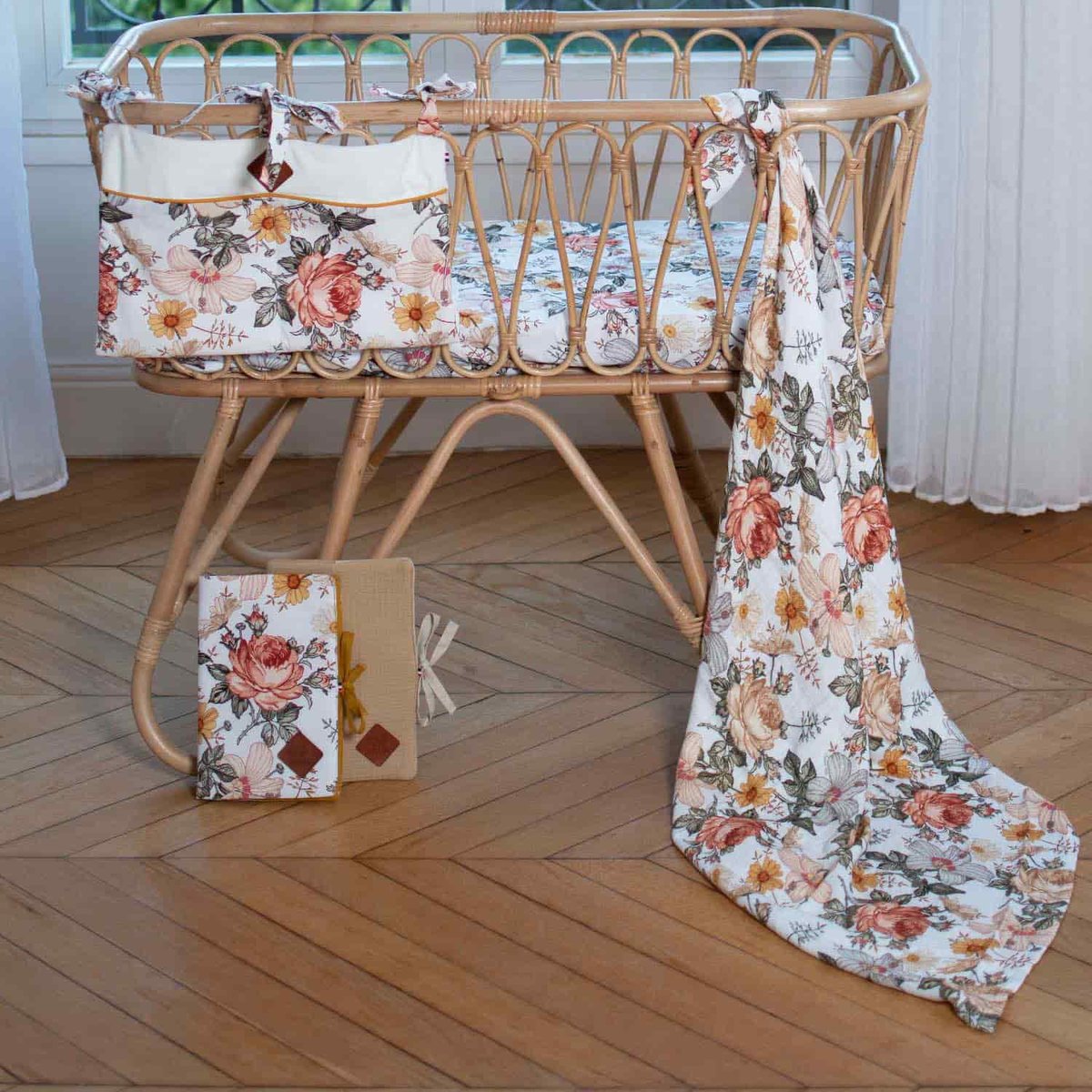 Protège carnet de santé en satin de coton NÉO VINTAGE néo vintage imprimé floral, beige, blanc, SEVIRA KIDS