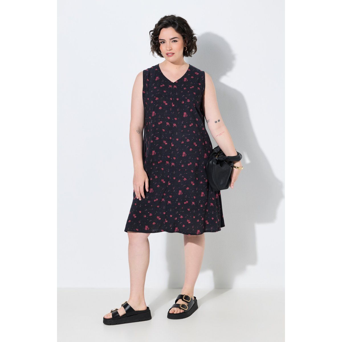 Robe à fleurs sans manches, décolleté en V noir, ULLA POPKEN