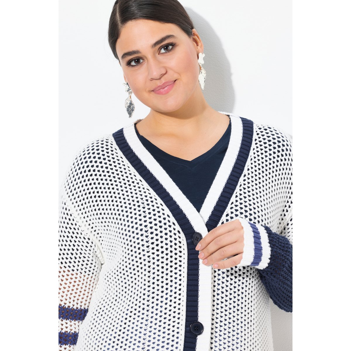 Cardigan long à rayures. Encolure blanc cassé, ULLA POPKEN