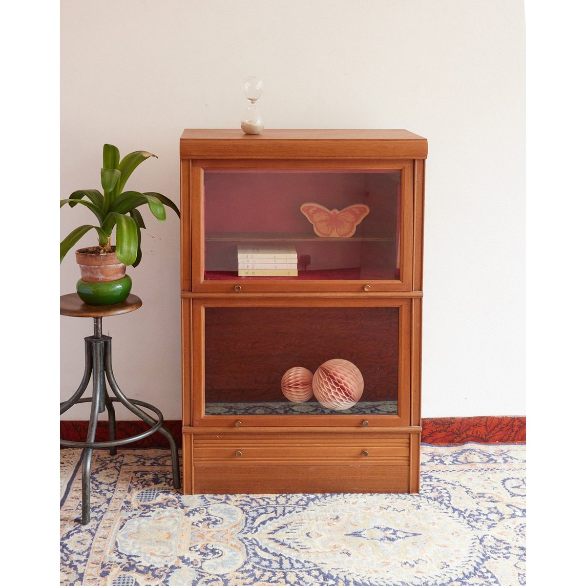 Vitrine MD en bois Victoria N°1361 - Bon état bois clair, DEBONGOUT