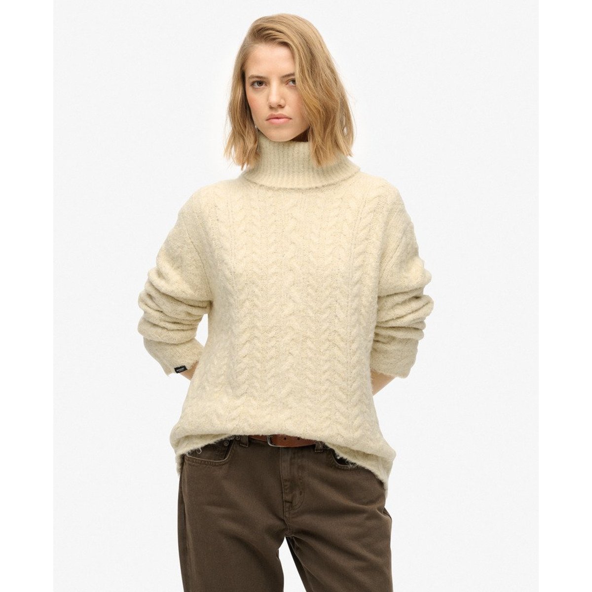 Pull en maille torsadée à col roulé crème, SUPERDRY