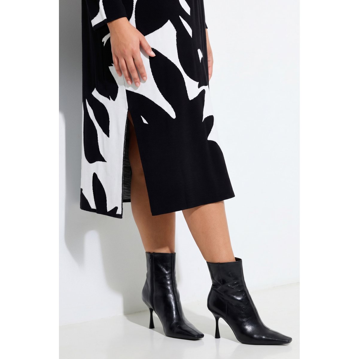 Robe maxi en maille, motif feuilles noir, ULLA POPKEN
