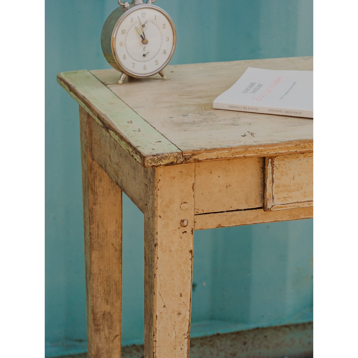 Table d'appoint en bois patiné Francine N°1475 - Bon état bois clair, DEBONGOUT