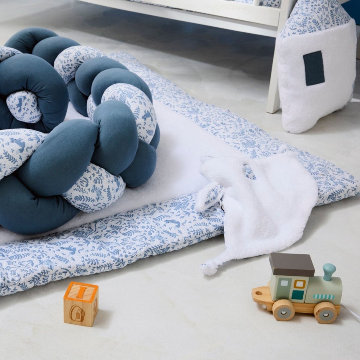 Tapis de jeu bleu, blanc, BB & CO