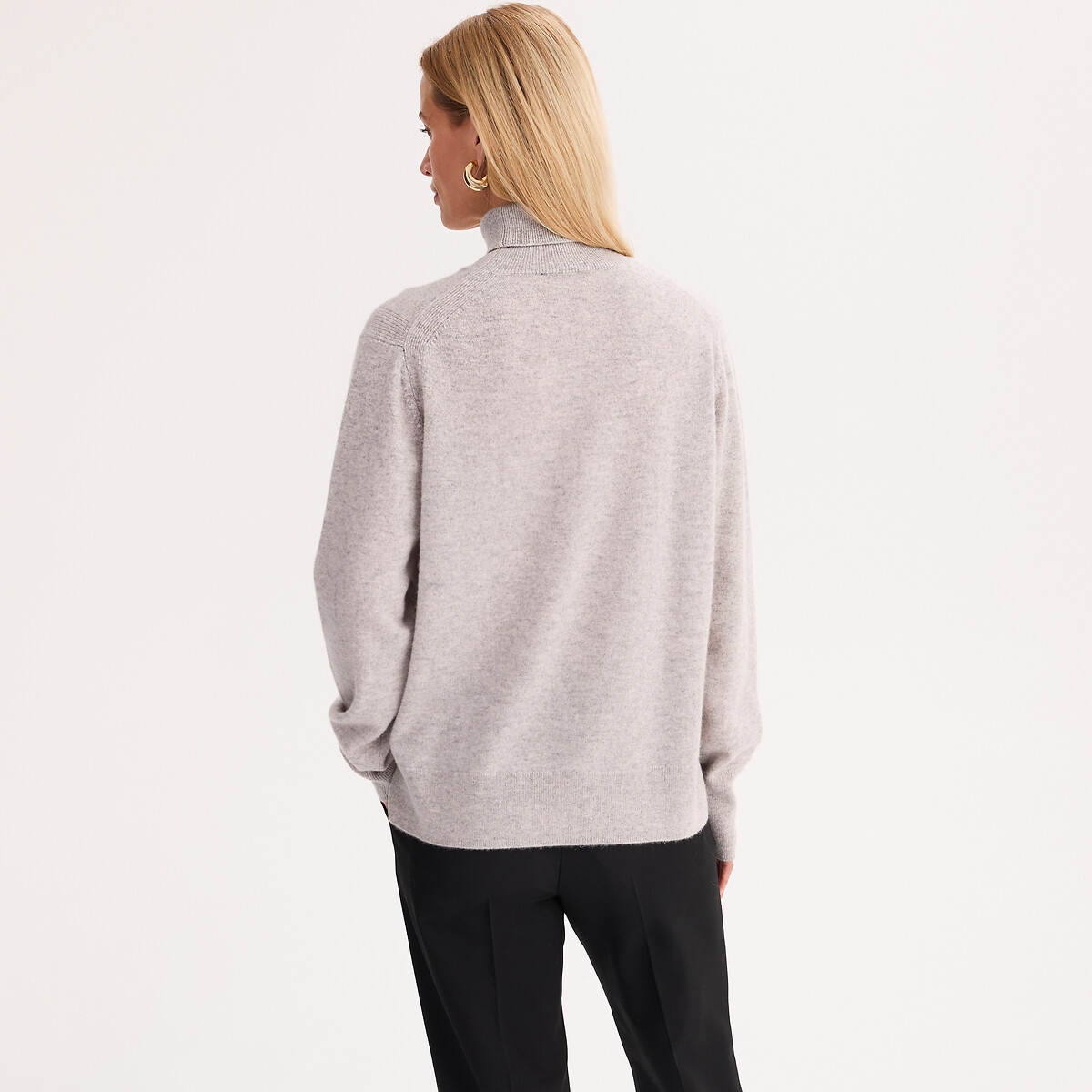Jersey de cuello alto de cachemira, punto fino gris jaspeado claro, ANNE WEYBURN