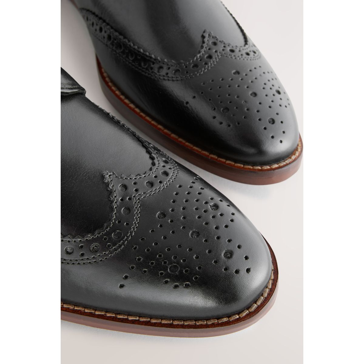 Chaussures richelieu en cuir contrastant noir, NEXT