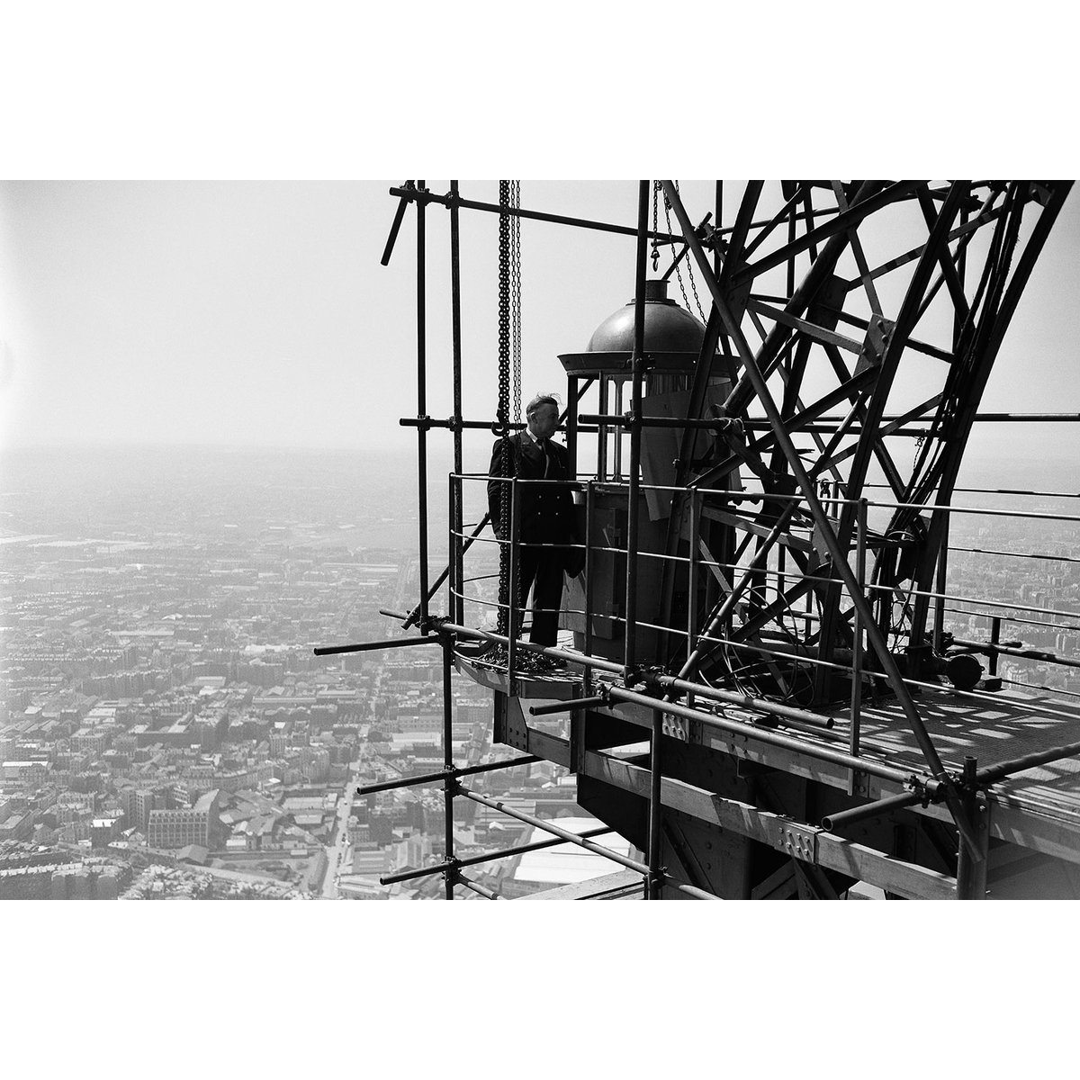 Tableau noir et blanc Antenne sur La Tour Eiffel,1950 tableau alu dibond, HEXOA
