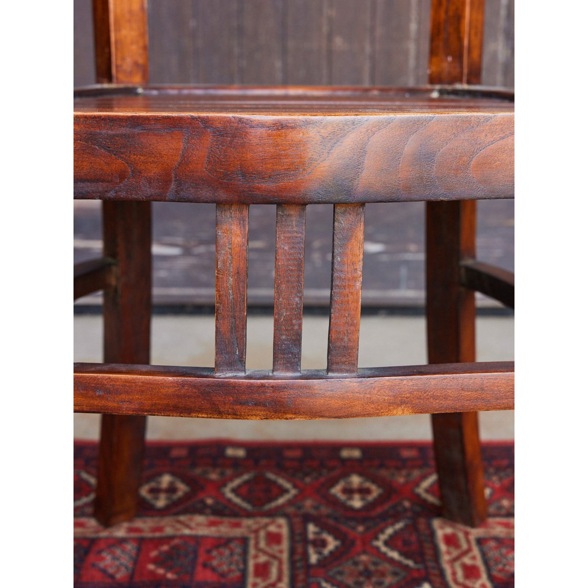 Paire de chaises en acajou Claude N°1349 - Bon état bois foncé, DEBONGOUT