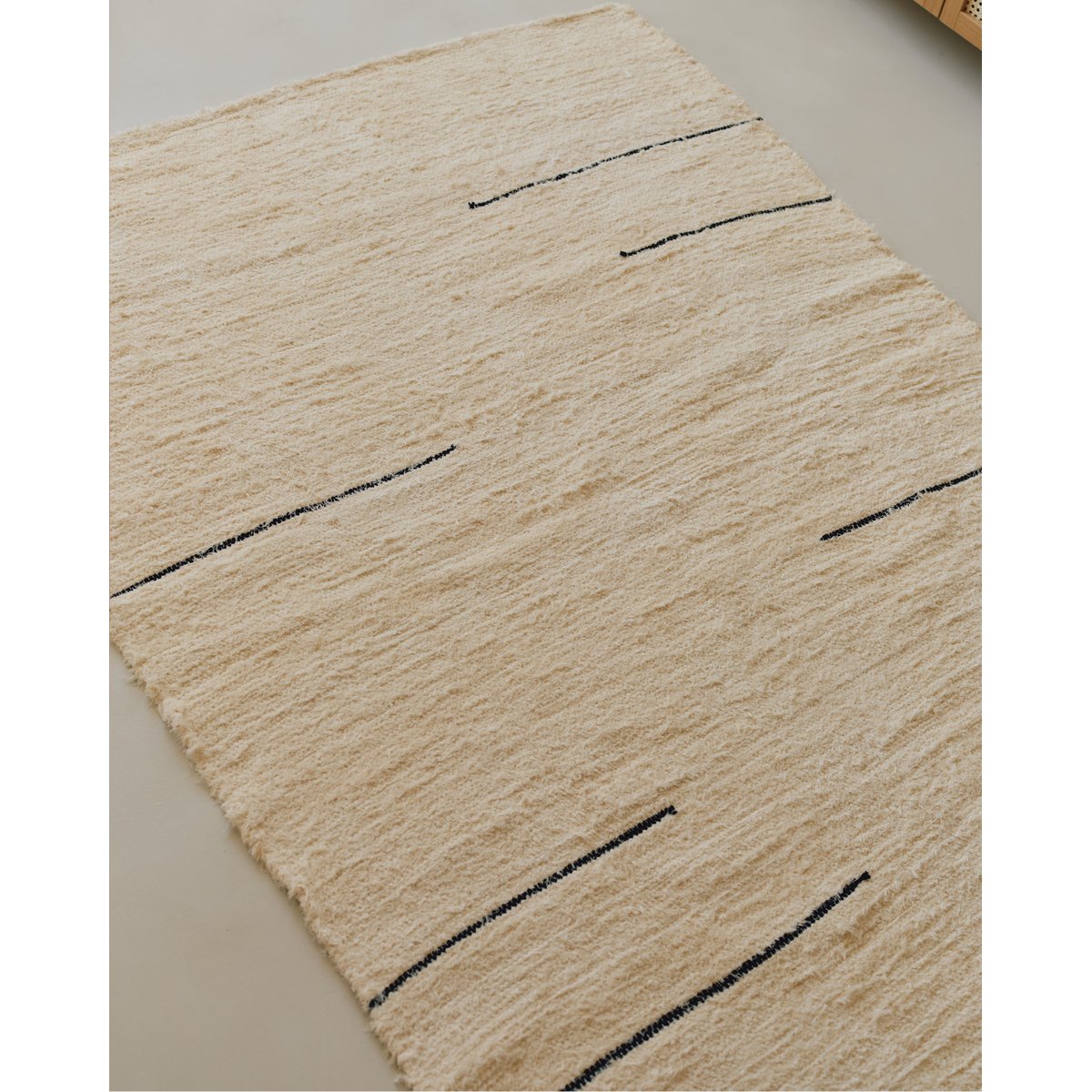 Tapis en tissus naturels 60x100 cm rayures blanches et noires, HANNUN