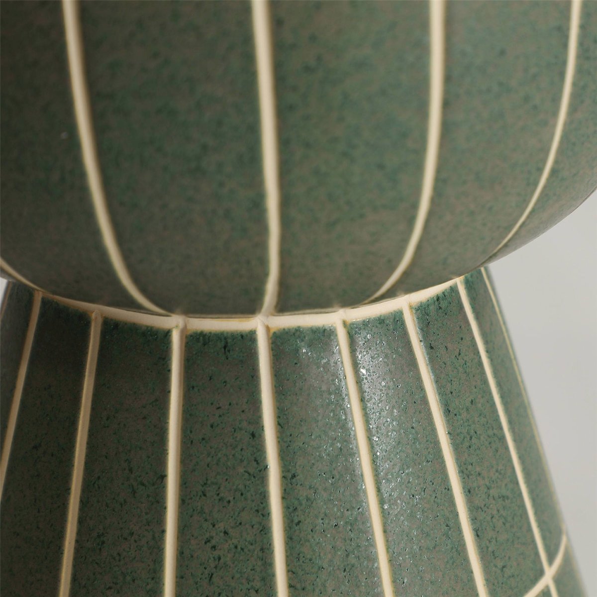 Table d'appoint céramique collection S.TANK vert mat, RECOLLECTION
