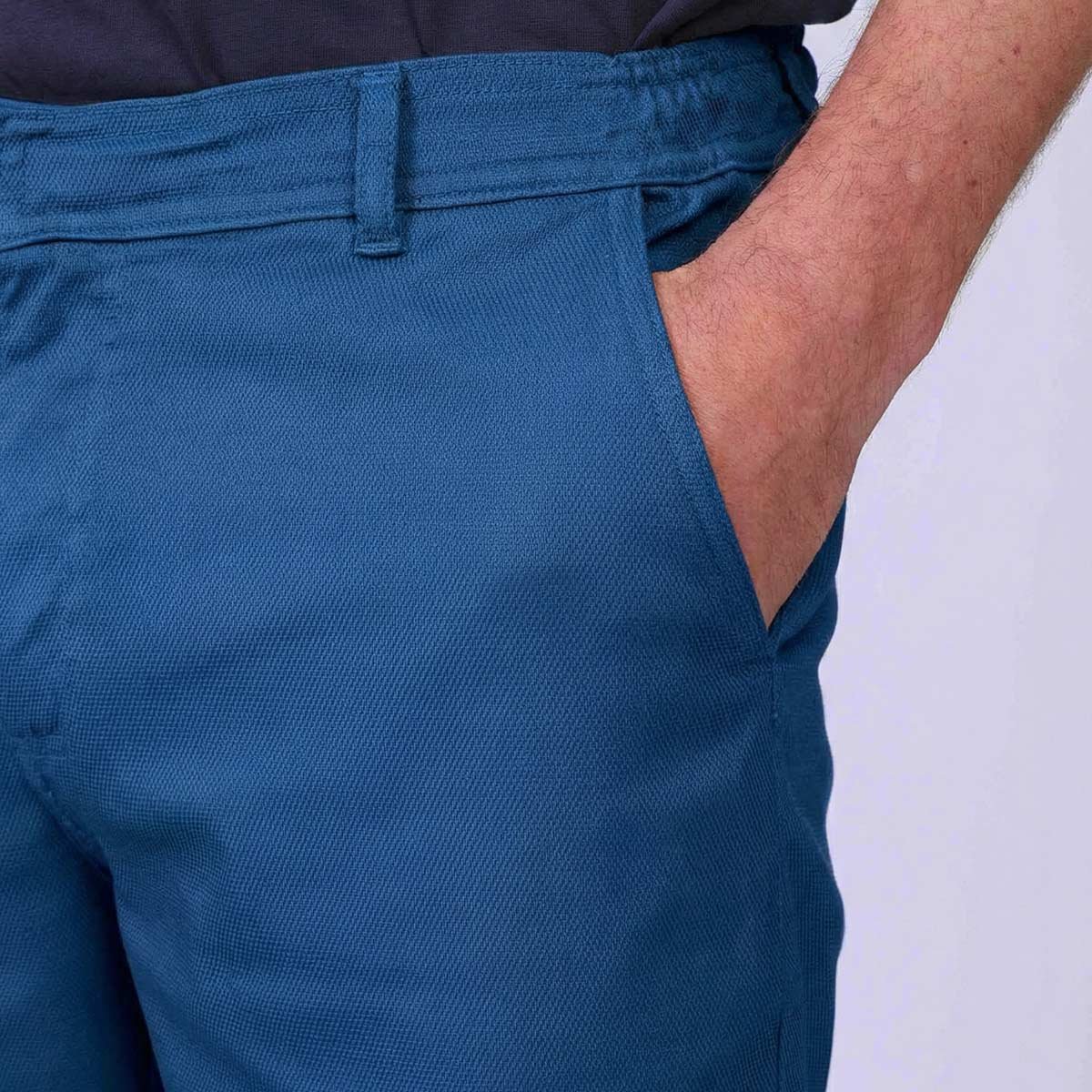 Chino effet piqué bleu indigo, MISE AU GREEN