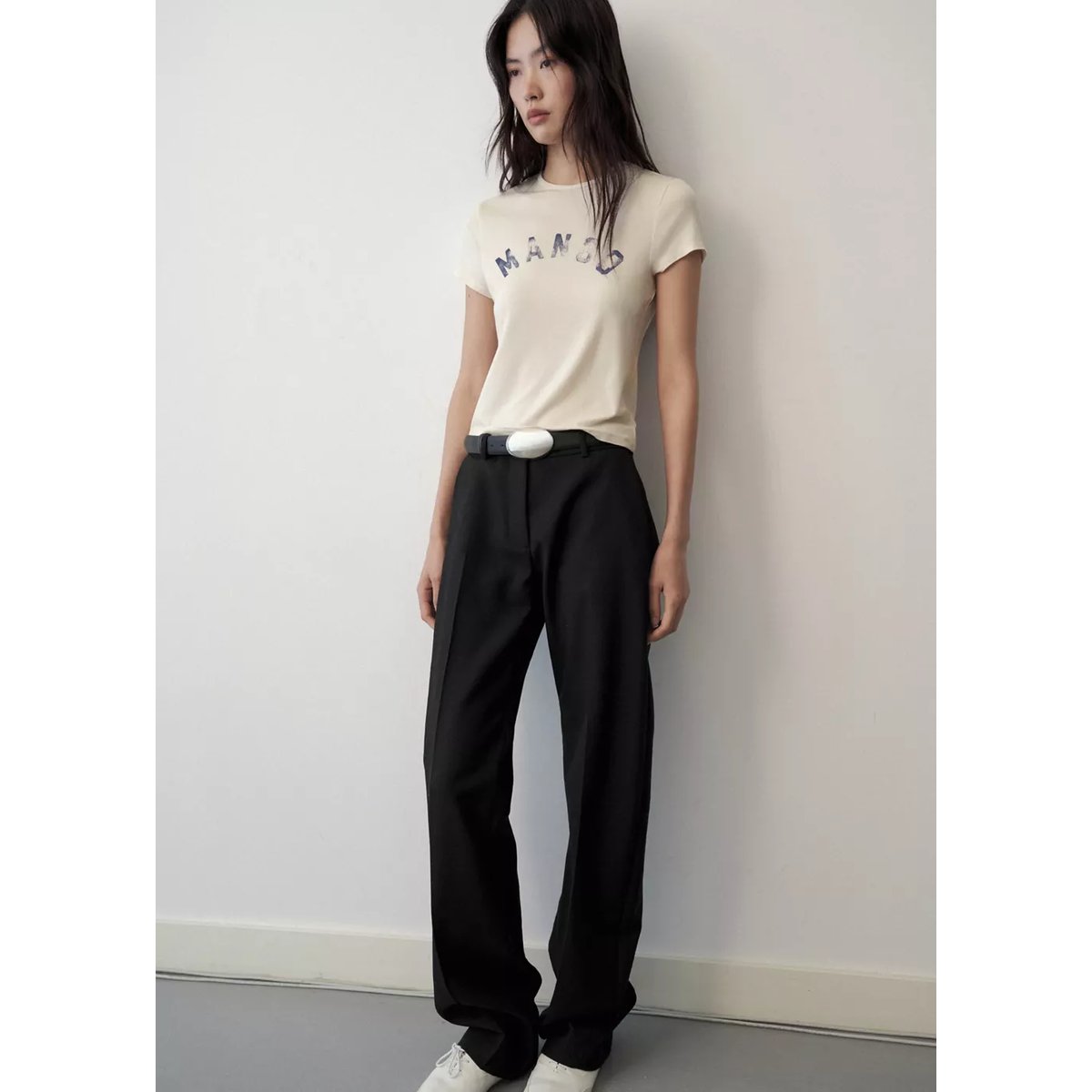 T-shirt imprimé logo usé blanc cassé, MANGO
