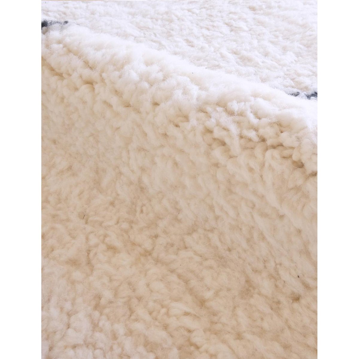 Tapis berbère sobre et graphique noué main en laine 260 x 352 cm blanc pur, AFK LIVING