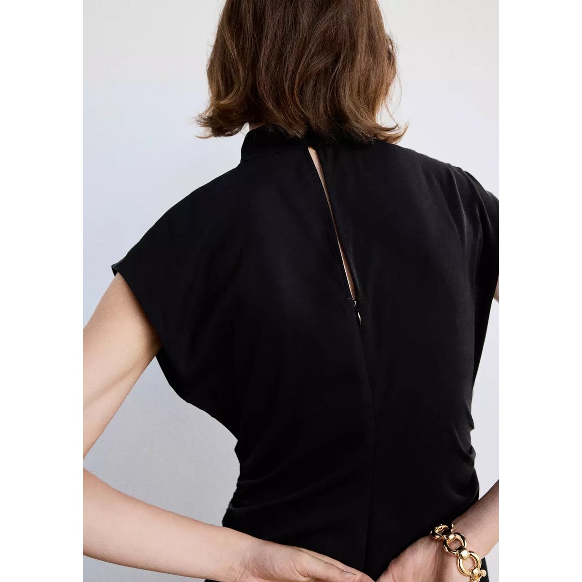 Robe à col cheminée et fronces noir, MANGO