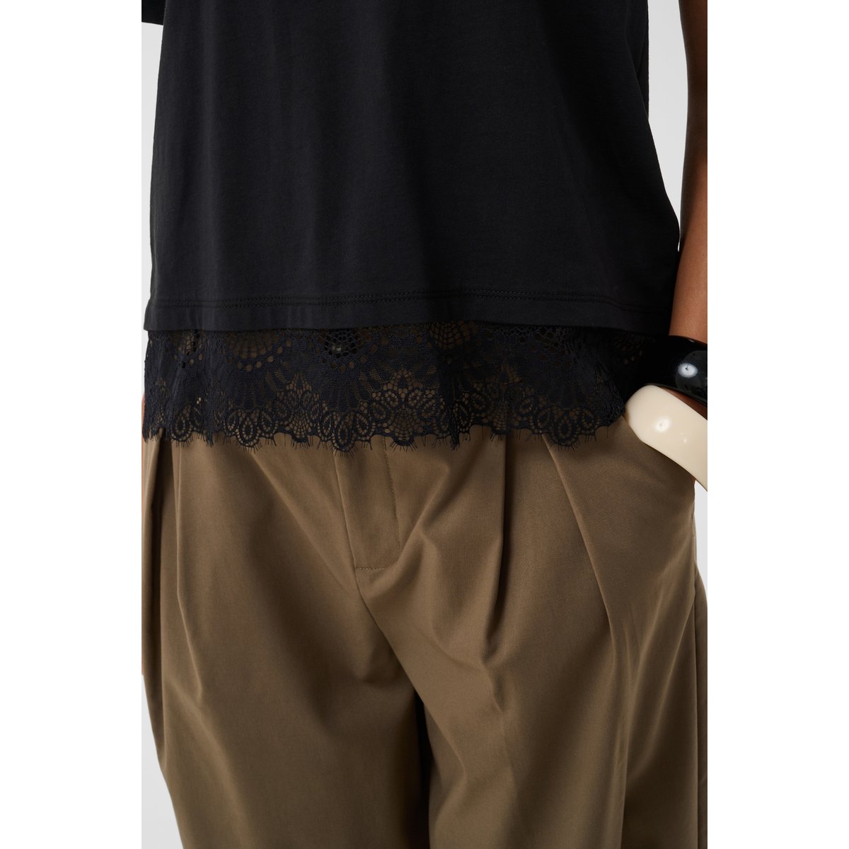 T-shirt noir, CULTURE