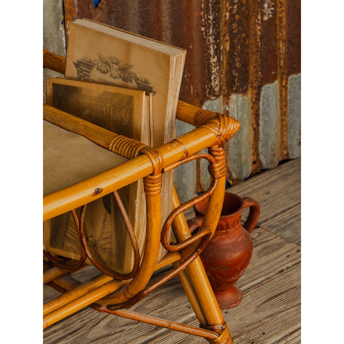 Table basse avec porte-revues en rotin Léonie N°1605 - Bon état bois clair, DEBONGOUT