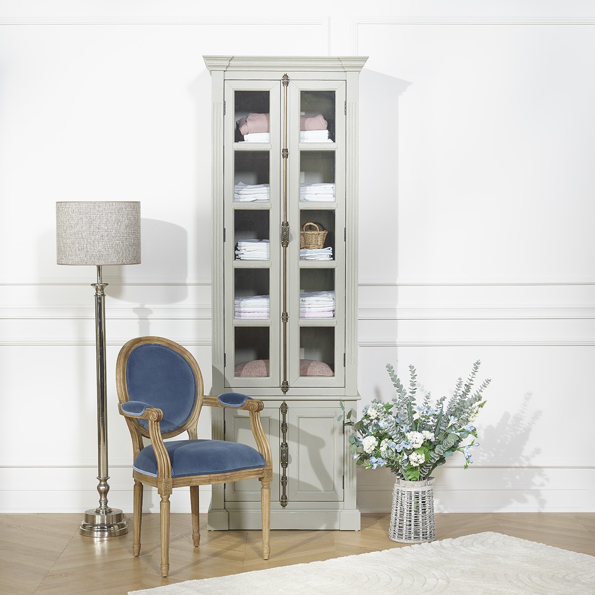 Fauteuil de table style classique en bois et velours MEDAILLON bleu louis, ROBIN DES BOIS