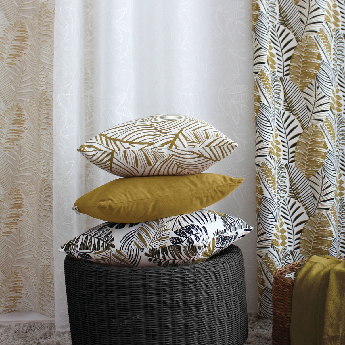 Coussin décoratif feuillage graphique en coton recyclé bronze, HOME MAISON