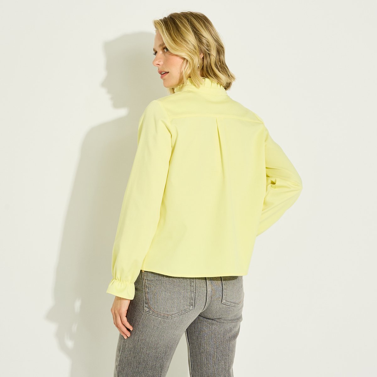 Chemise unie col montant volanté jaune, GRAIN DE MALICE