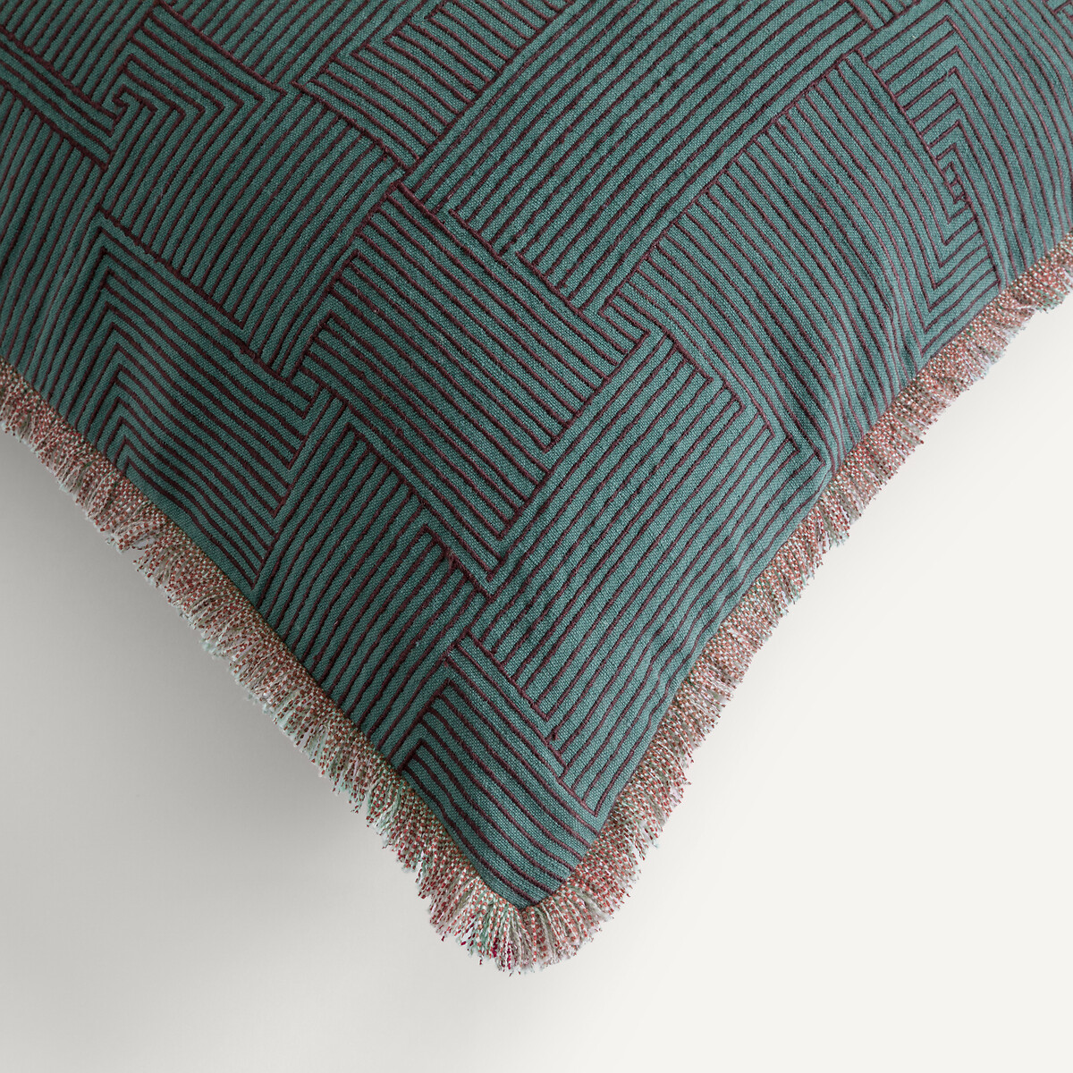 Housse de coussin brodée en lin et coton, SORINE vert cèdre / marron, AM.PM