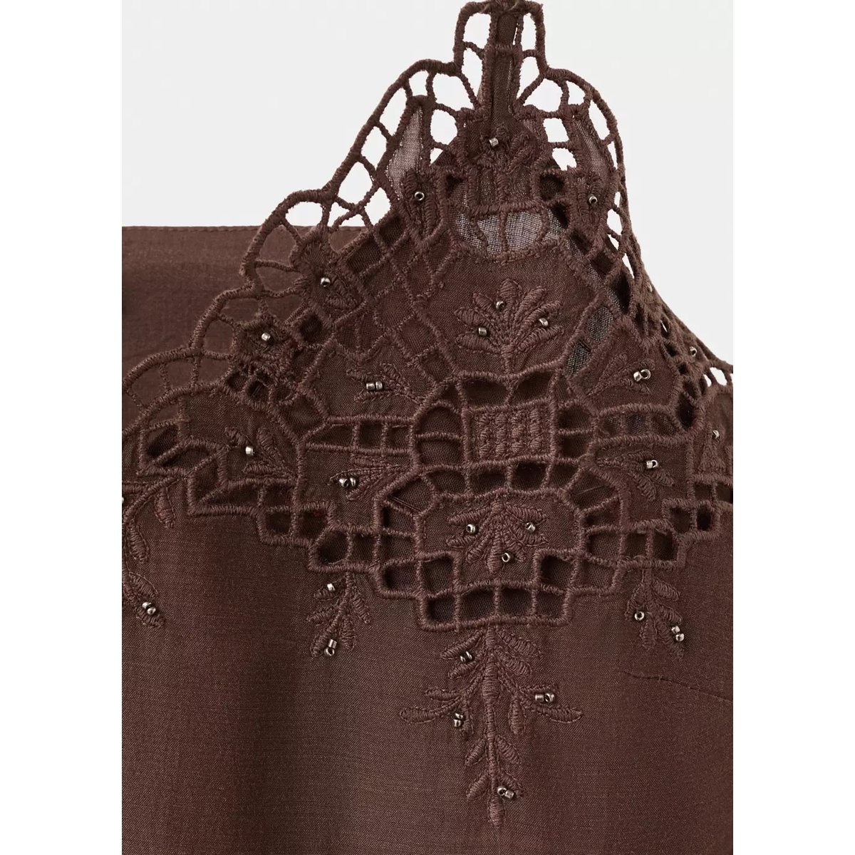 Robe brodée ajourée avec détail de perles chocolat, MANGO