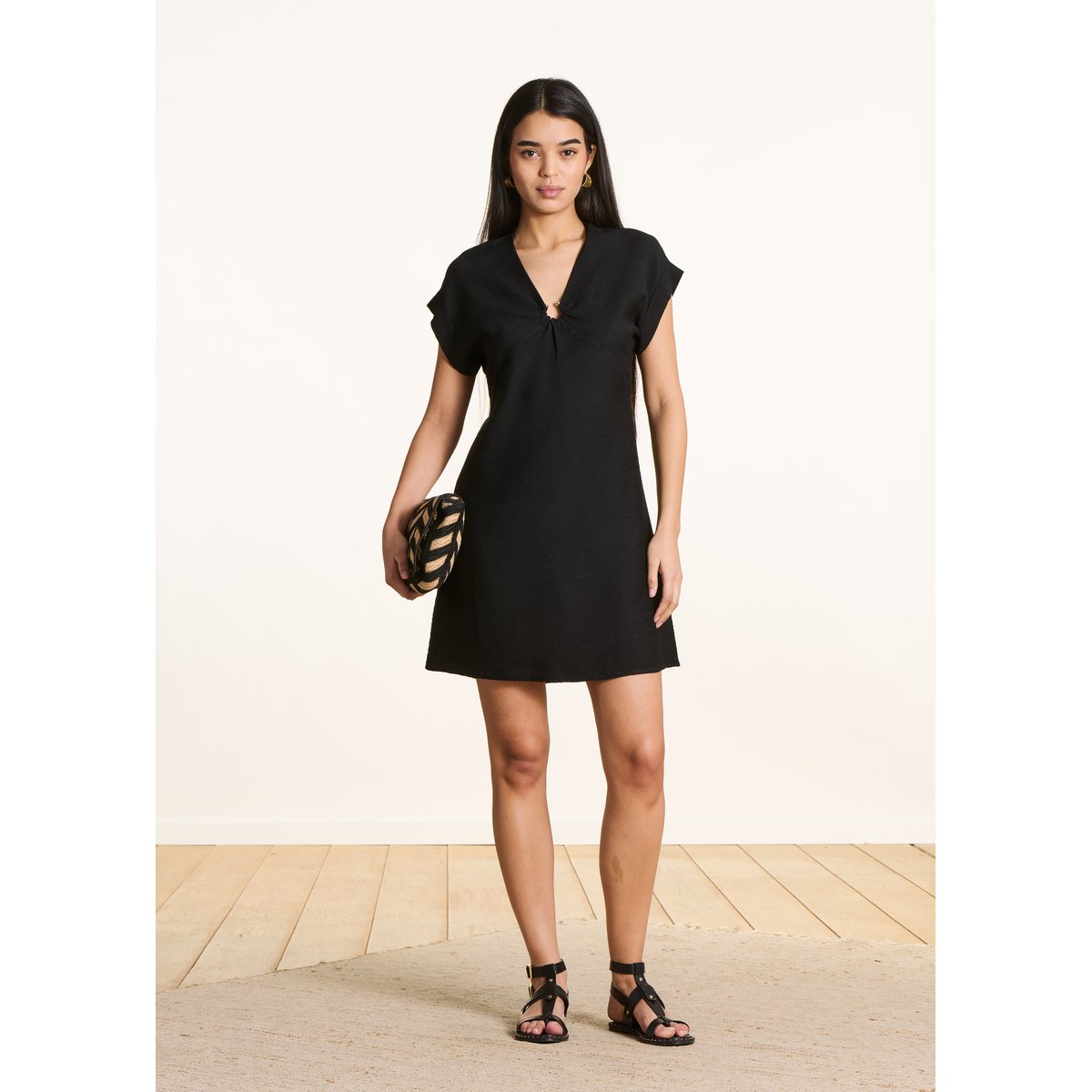Robe courte col V avec boucle noir, LA FEE MARABOUTEE