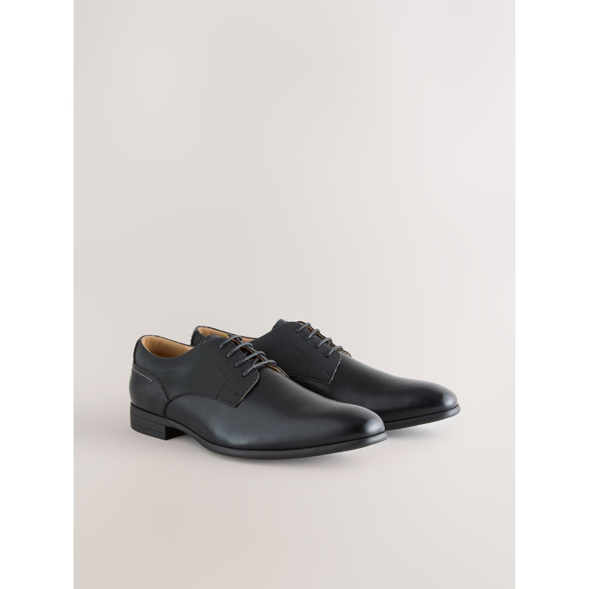 Derbys noir, NEXT