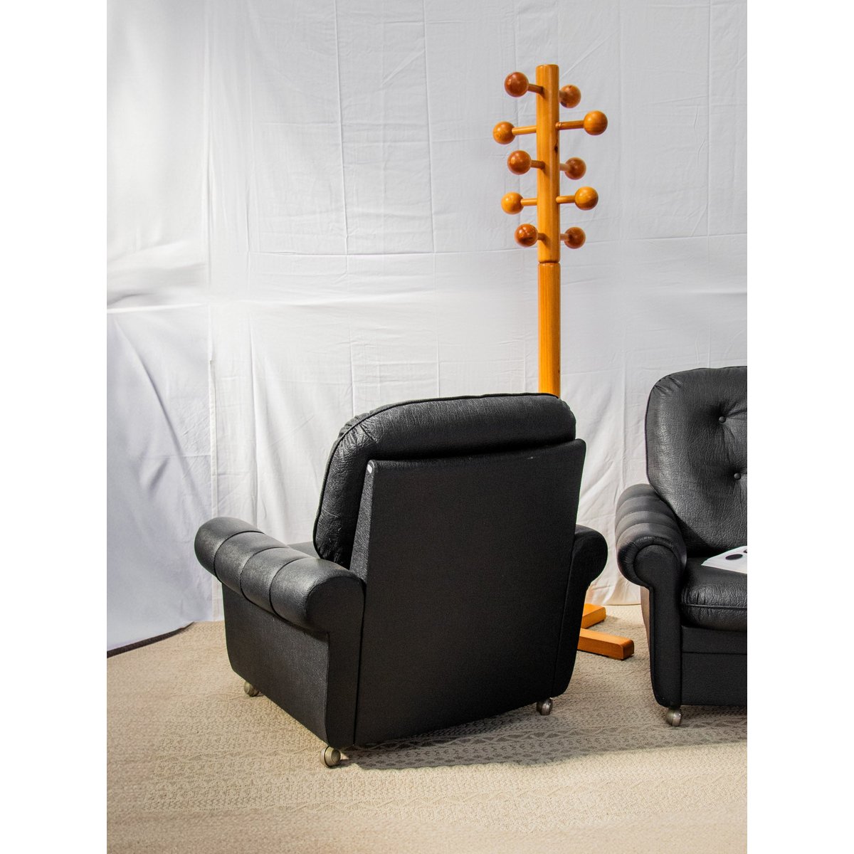 Paire de fauteuils noirs Jakob N°641 - Bon état noir, DEBONGOUT