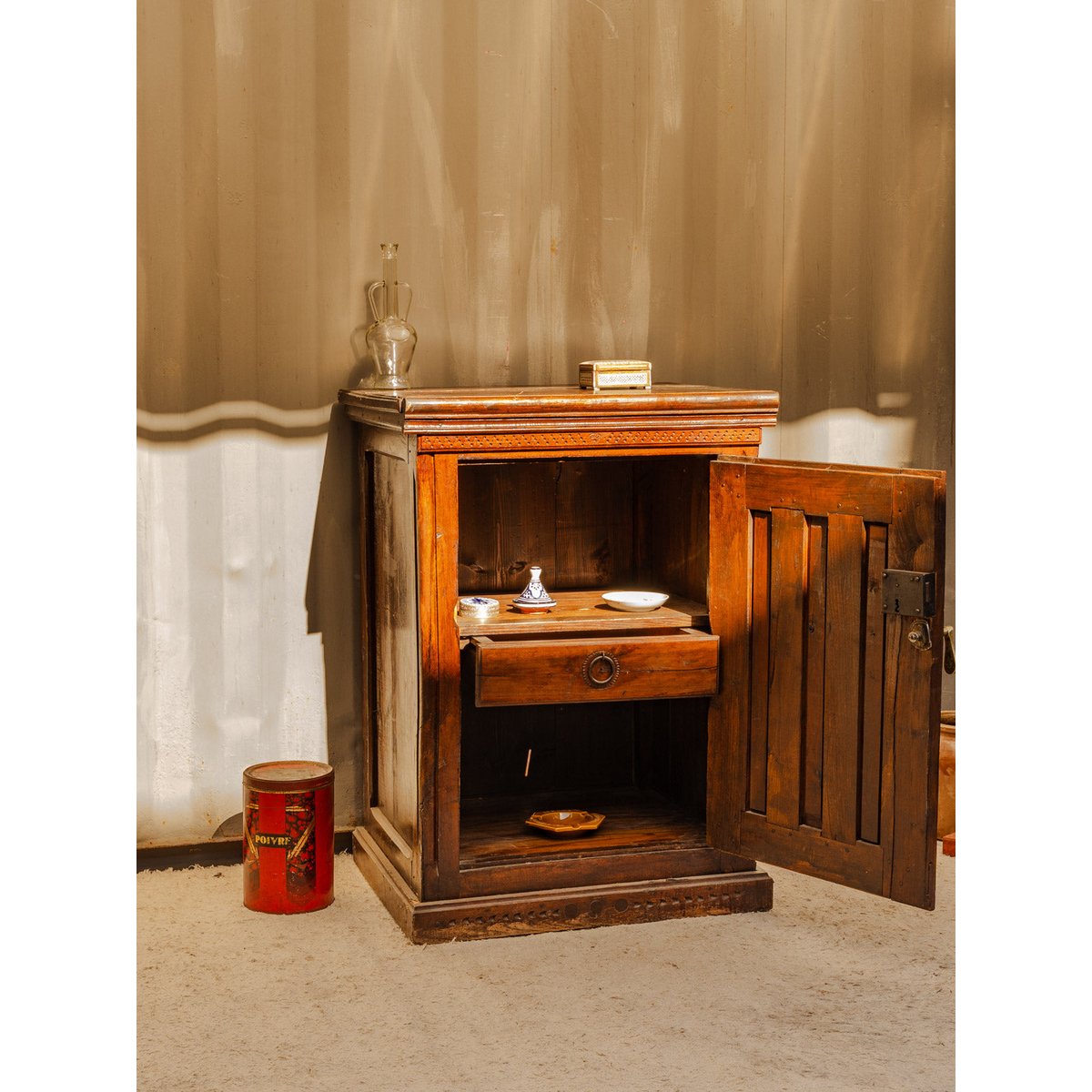 Petit buffet en bois Gilbert N°1779 - Bon état bois foncé, DEBONGOUT