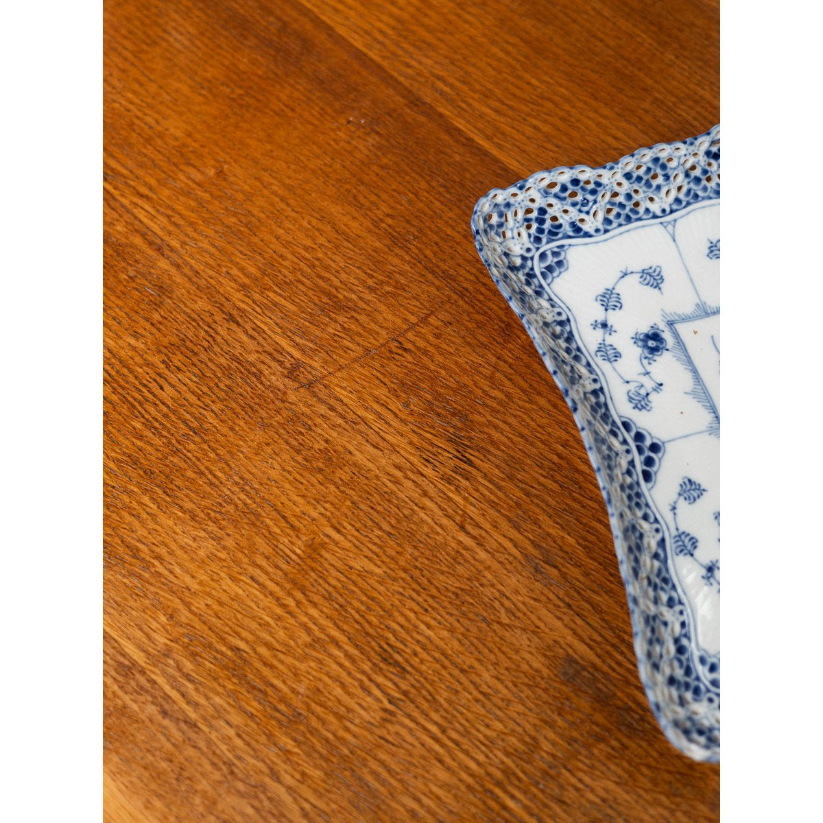 Commode trois tiroirs aux poignées dorées Olga N°668 - Bon état marron, DEBONGOUT