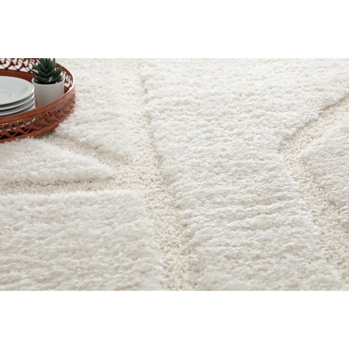 Tapis doux à relief en polyester recyclé MURMURE blanc pur, AFK LIVING