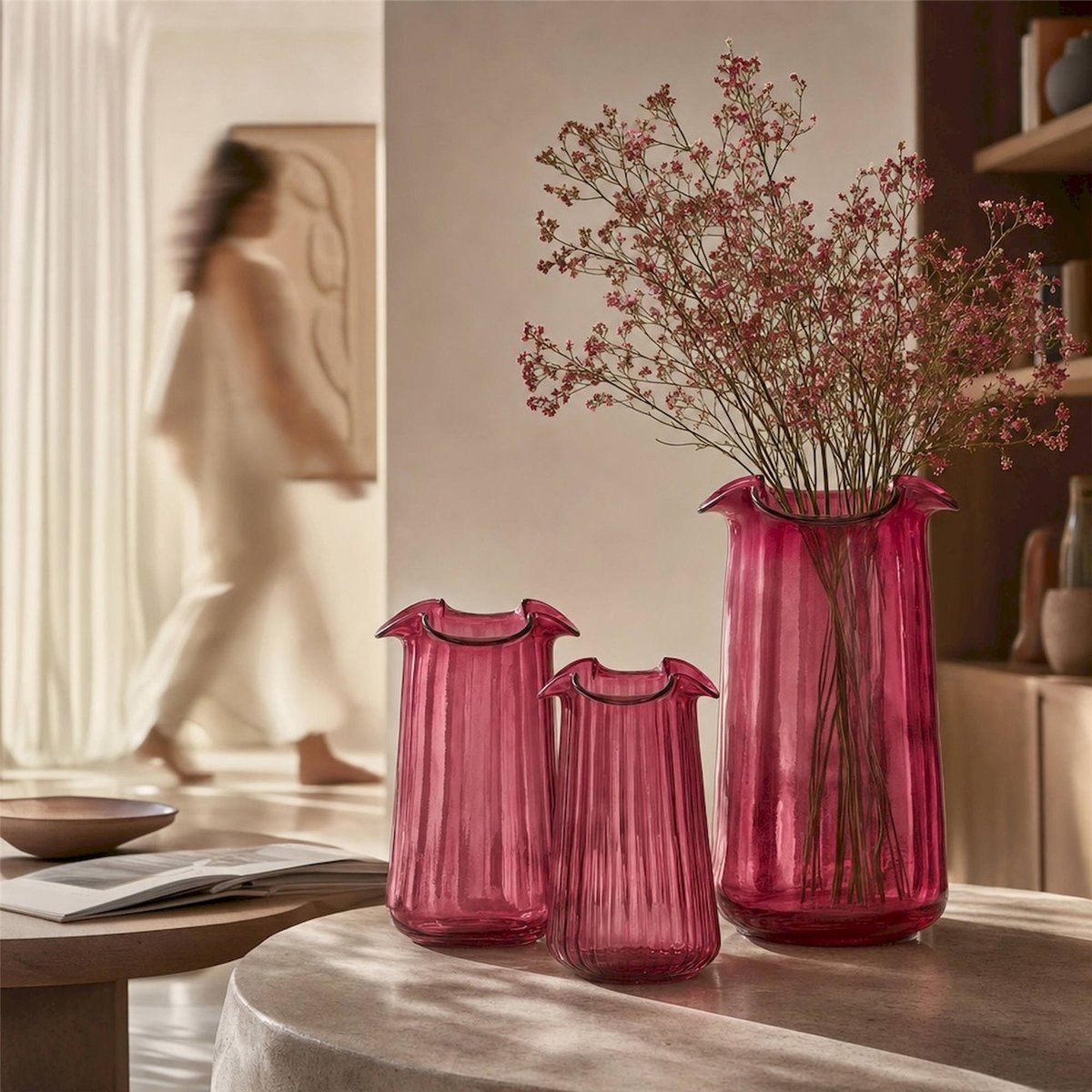 Vase cylindre ondulé en verre fuchsia, RECOLLECTION