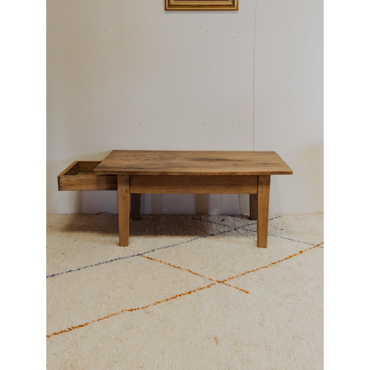 Table basse en noyer Léonie N°899 - Bon état bois clair, DEBONGOUT