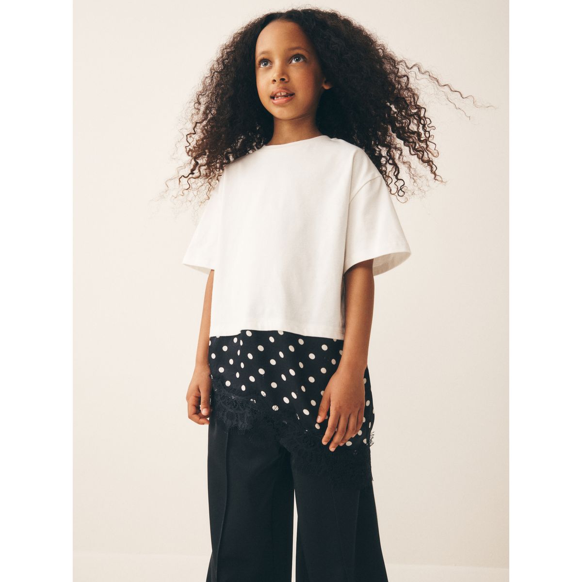 T-shirt asymétrique en dentelle tache blanche, NEXT