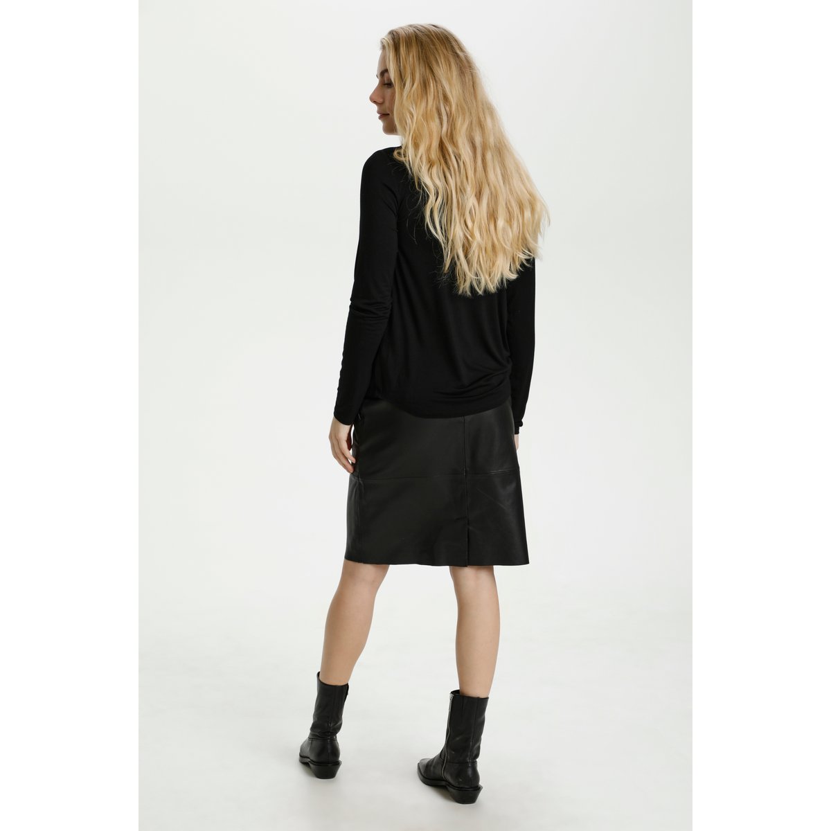 Jupe en cuir noir, CULTURE