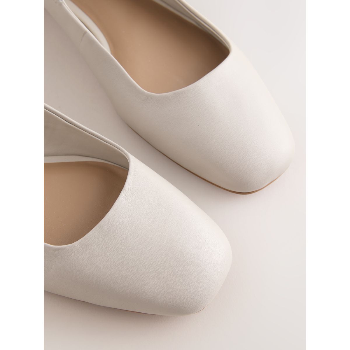 Babies à bout carré en cuir forever comfort® os, NEXT