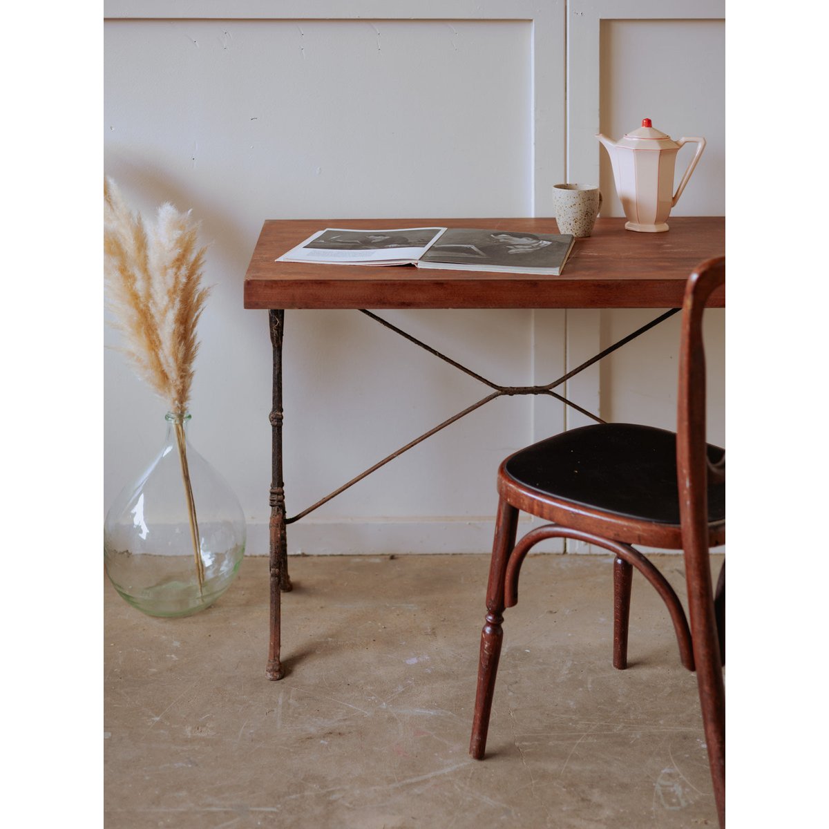 Table à manger bistro en bois et fonte Denise N°104 - Bon état bois foncé, DEBONGOUT