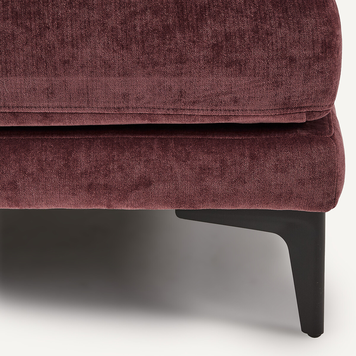 Poggiapiedi in misto velluto, MODERNISTE, design di Emmanuel Gallina prugna, AM.PM X EMMANUEL GALLINA