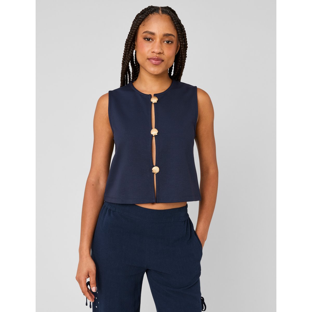 Top avec détails de boutons dorés bleu foncé, BZB