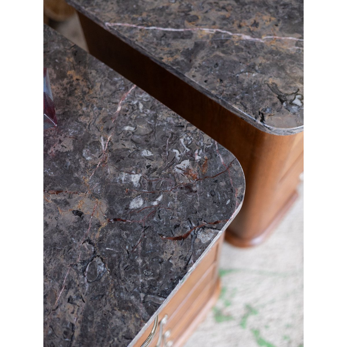 Paire de tables de chevet esprit Empire Odile N°1578 - Bon état bois foncé, DEBONGOUT