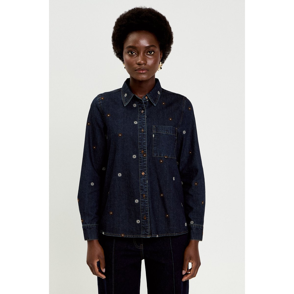 Chemise en jean brodée denim brut, CACHE CACHE
