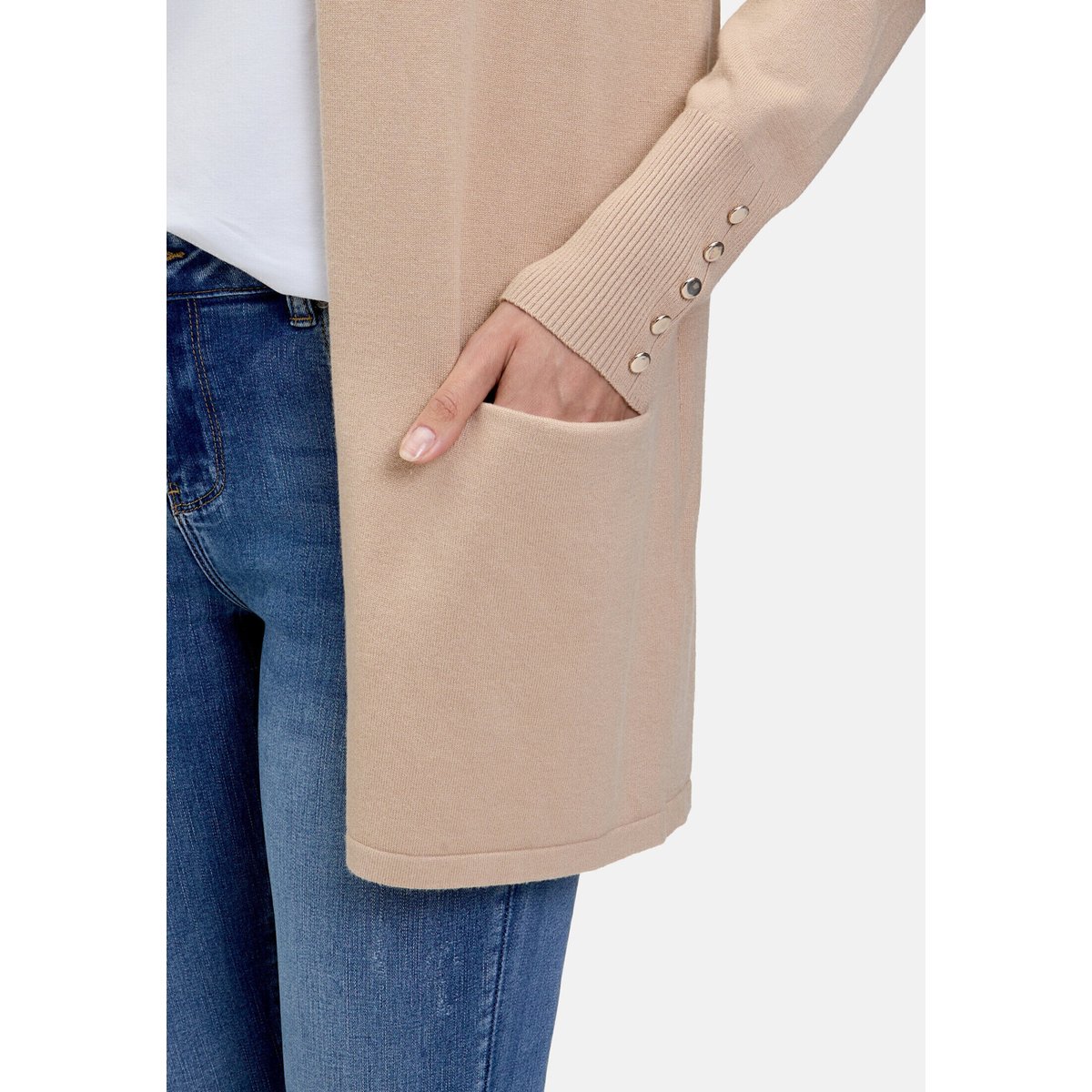 Cardigan en fine maille à poches beige, BETTY BARCLAY